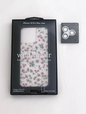 Wildflower Posie Rosie Skal och Kamera Bling - Fint helt nytt Baby Pink Posie Rosie skal och Kamera Bling för iPhone 16 PRO Max från Wildflower