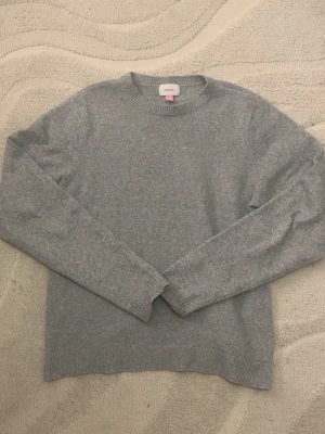  stickad tröja  - Mysig grå stickad tröja från Vera Moda💞