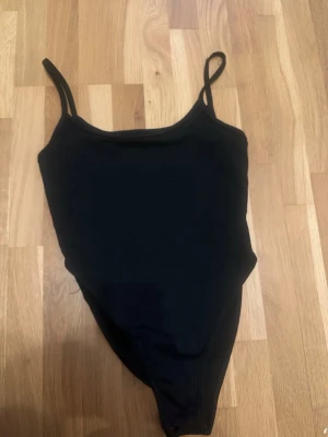 Body i svart  - Bodysuit i svart enkel aldrig använt 