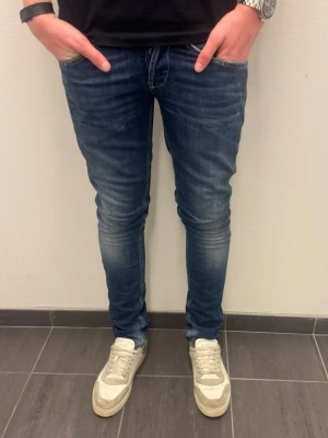 DONDUP GEORGE JEANS - Dondup George Jeans. Mycket bra skick. Storlek: 32. Hör av dig vid frågor eller funderingar!