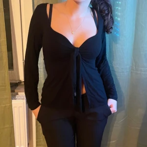 Maddy blouse  - En fin topp från design by si!! 🫶🏻den har en liten defekt, inget man tänker på. Skriv för egna bilder 