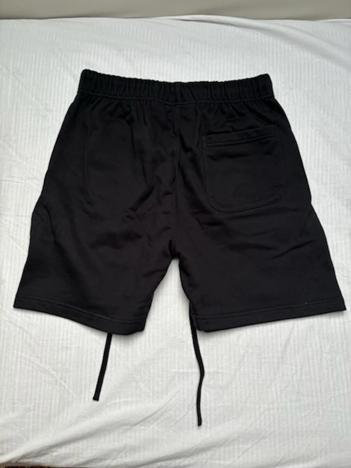 Svarta Essentials shorts med snörning - 1