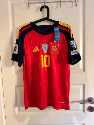 Spaniens matchtröja Lamine Yamal #10 - Spaniens landslagströja med Lamine yamal på ryggen