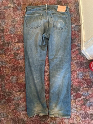 Acne Studios 1996 Jeans  - 31/32 finns hål som jag har lagat på höger ficka och i skrevet fin fina fades