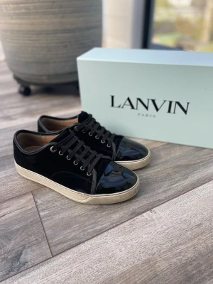 Svarta Lanvins - Feta Lanvins till sommaren, stl 42 passar även 43. Man får med box, 2 påsar och nya snören!