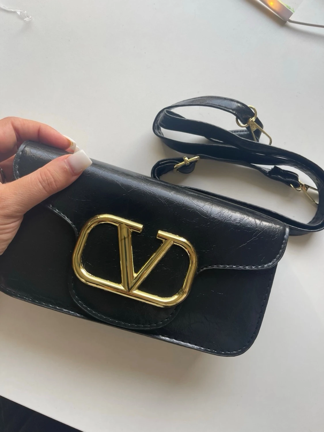 Svart axelväska i läderimitation - 1