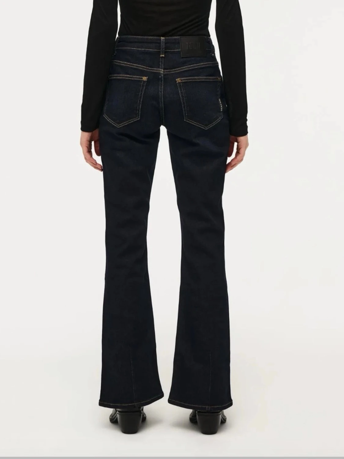 Mörkblå bootcut jeans från NEUW - 1