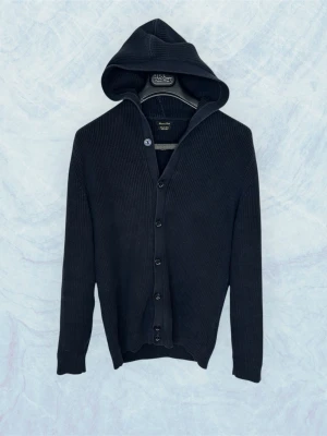 Massimo Dutti Kofta - Storlek: L | Skick: 9/10 | Skickas samma dag som köp | Skriv vid minsta fundering 💭 |   #massimodutti #cardigan #grisch #tröja
