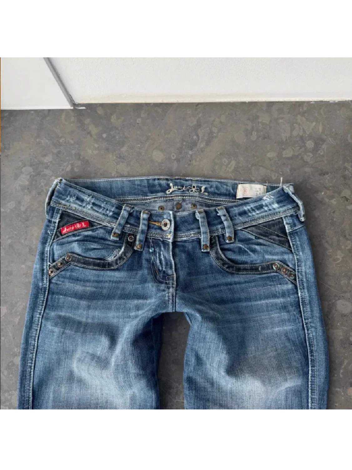 Låtmidjade jeans  - 1
