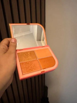 Beauty act blush och bronzer palette - Inte mycket använd! Allt man behöver när det gäller bronzer och blush 