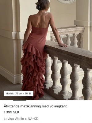 SÖKER - söker denna klänning i 32 eller 34💕