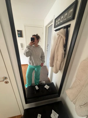 Coral pants - Coral pants från Gina Young 14+ i storlek M, nya med prislapp kvar. 