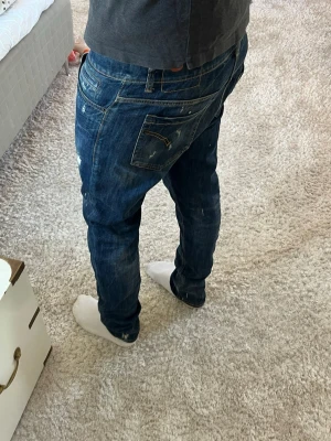Dondup George jeans  - Dondup Jeans | skick 9/10 | Storlek 35 | Pris - 999kr | Modellen är ca 180cm lång | Hör av dig vid minsta fråga eller fundering!!