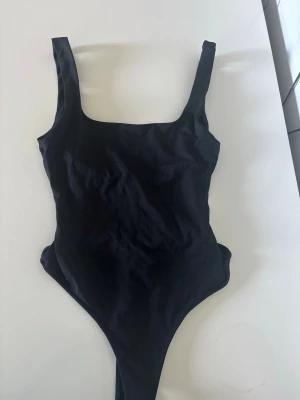 Zara body - Svart body från Zara, i storlek S. Endast använd 2 gånger. 
