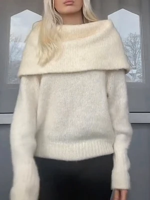Stickad offshoulder tröja - Säljer denna super gosiga tröja för jag inte använder den längre, hör av dig vid frågor❤️
