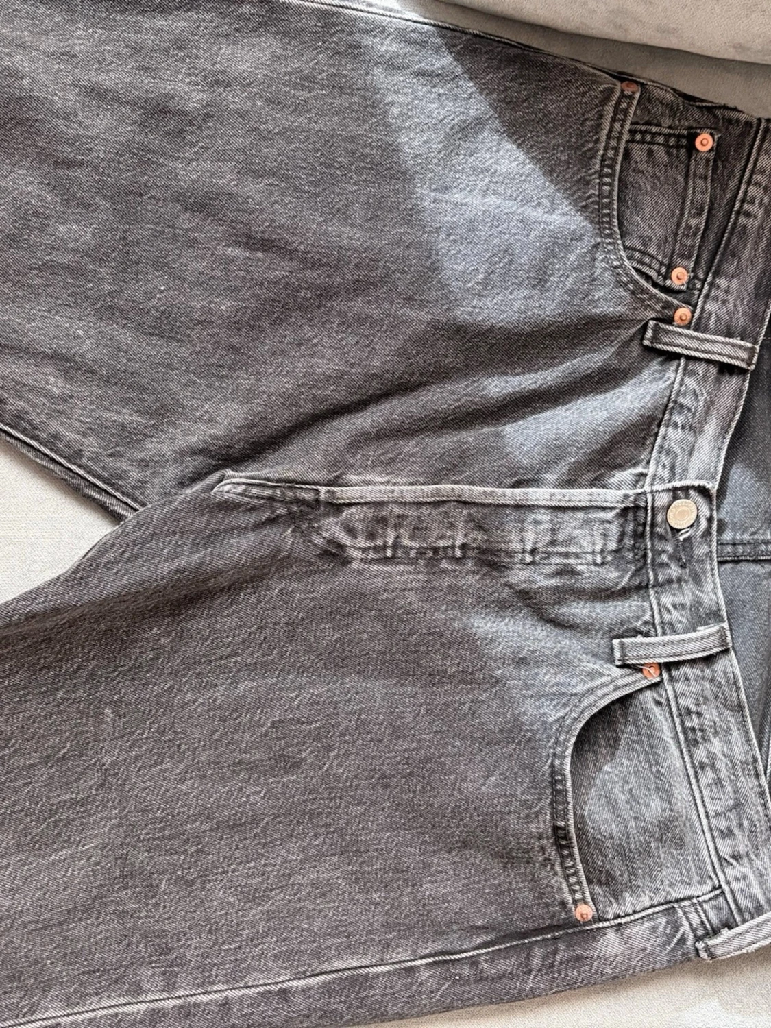 Grå Levi's 501 jeans  - 2