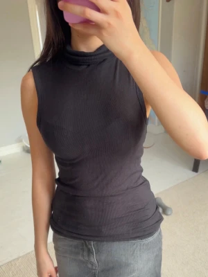 turtle neck topp - som ny, aldrig använd. Jätte skönt och stretchigt material, skriv vid frågor!