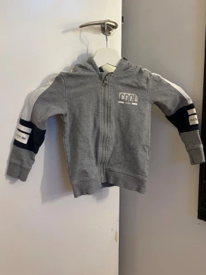 Barntröja - 92 - Barntröja storlek 92 pris 30kr