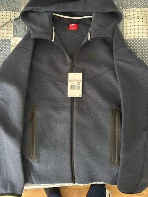 Nike tech - Mörkblå Nike tech storlek xs helt ny aldrig använd tagsen på köpt från xxl passar S också