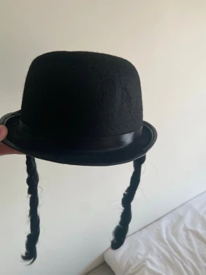 Jude hatt✡️ - Jude hatt med curls. Priset är inte hugget i stein 