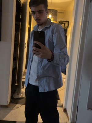 Ljus blå polo Ralph skjorta - Ljus blå polo skjorta passar nästan alla kläder jätte fin stil 