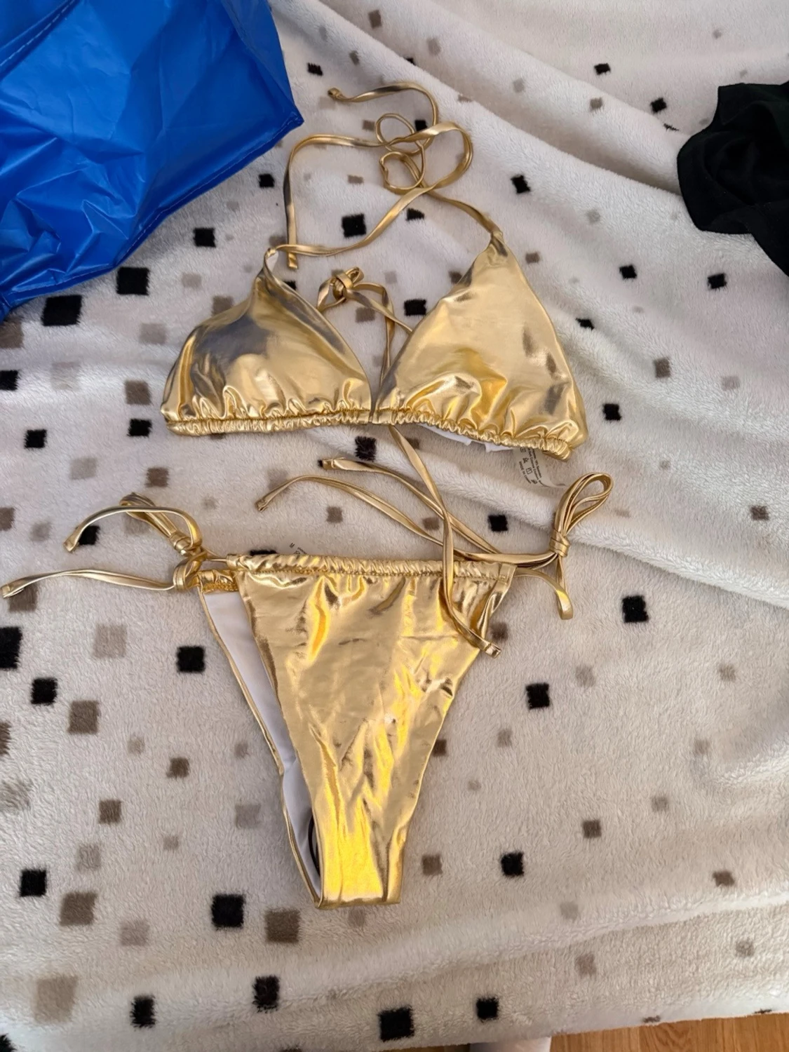 Glittrig guldig bikini med knyt