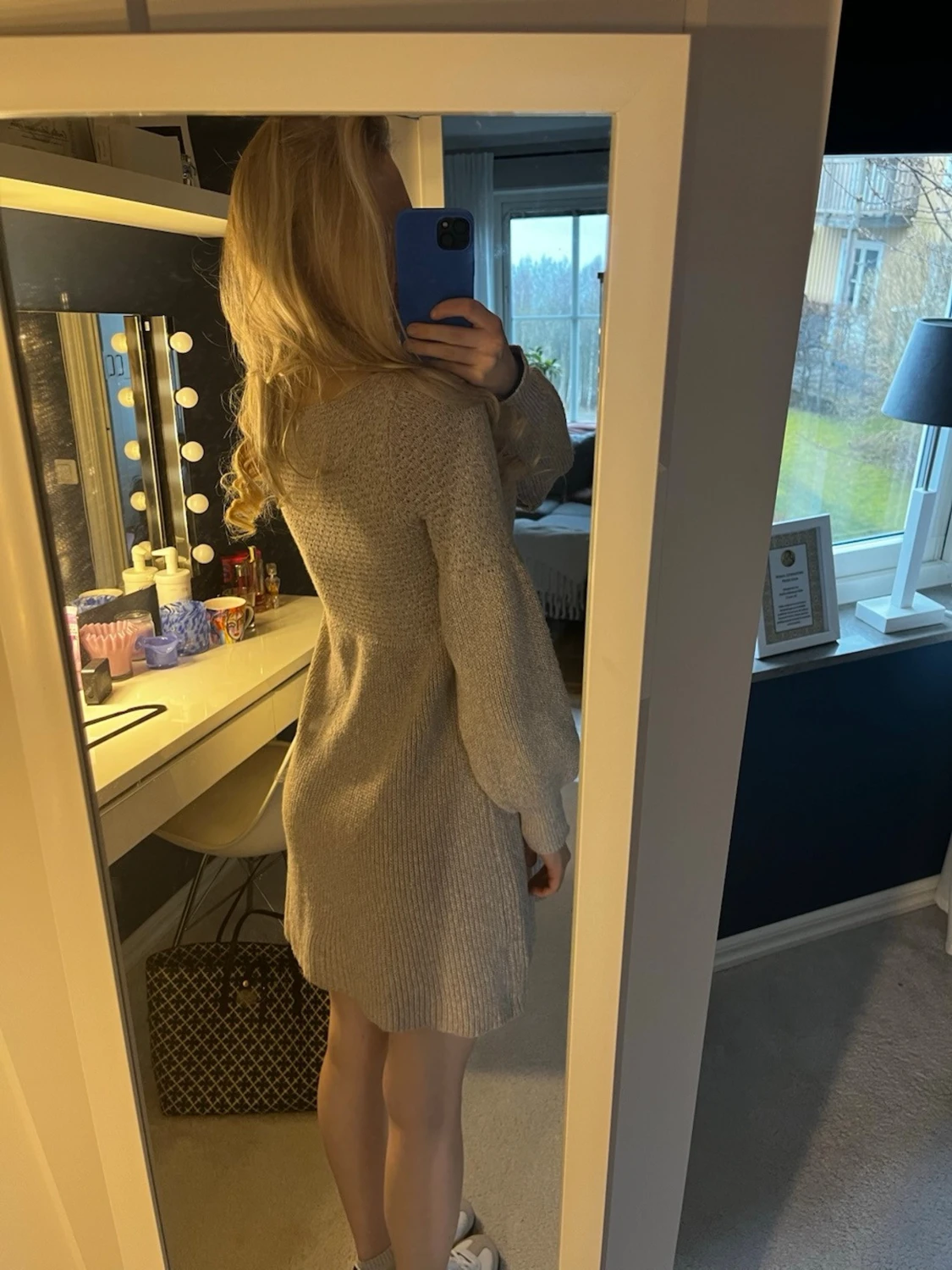 Beige stickad kortklänning - 1
