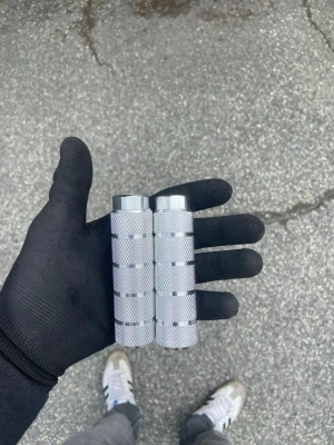 Stuntpegs - Tja! Säljer mina stuntspegs, dom är aldrig använda. Bara o skriva vid fler frågor!