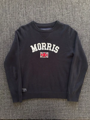 Morris tröja ~ vintage  - Sjukt eftertraktad Morris tröja ~ 2000’s modell som inte längre produceras | st M/true size | Rekomenderad längd mellan 175–185cm | färg marinblå | OBS kan gå ner lite i pris vid snabb affär! 🏄