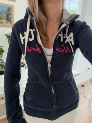 Abercrombie & fitch zip  - Frakt 24h. Passar även S 