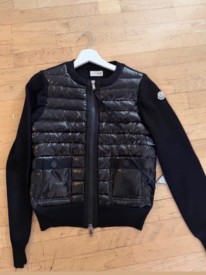 Moncler  cardigan dam - Digital kvitto finns ☺️ passar som xs/s