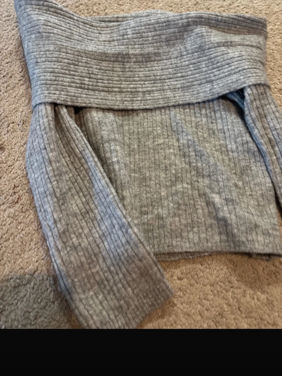 Grå off shoulder stickad tröja - 1