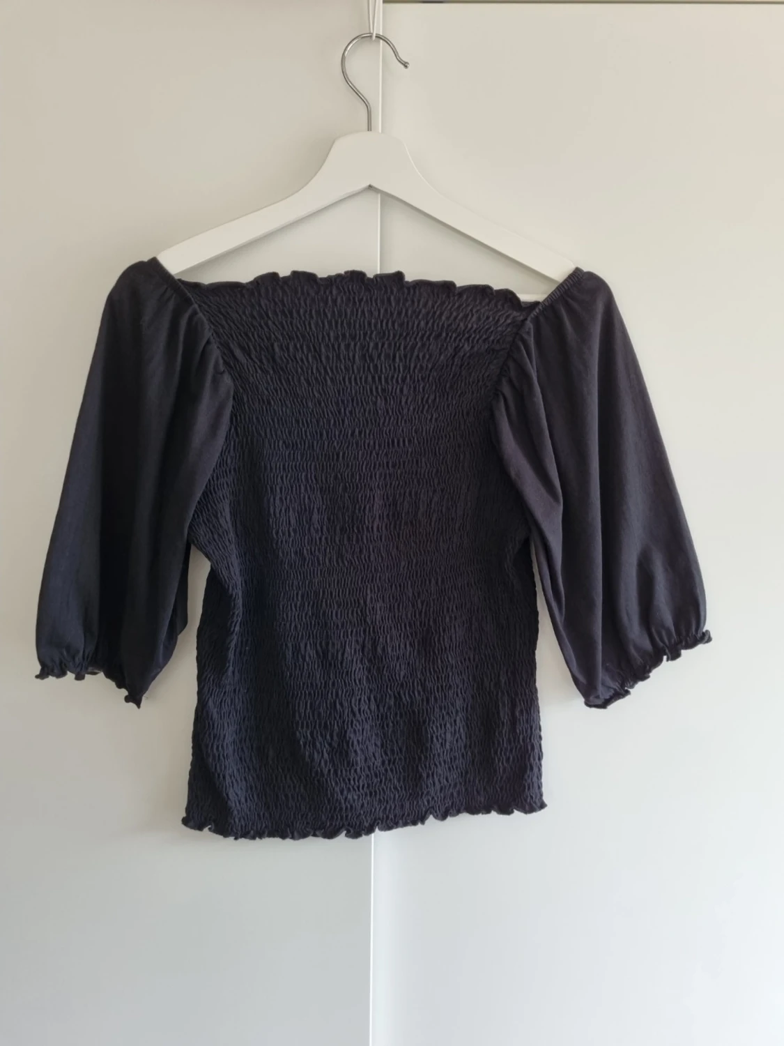 Svart smockad topp med puffärm Medicine M - 1