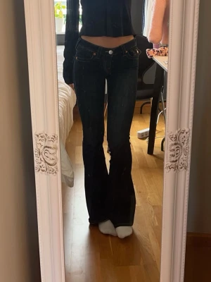 Lågmidjade True Religion jeans  - Jättefina lågmidjade bootcut jeans från True Religion, storlek 24💕💕