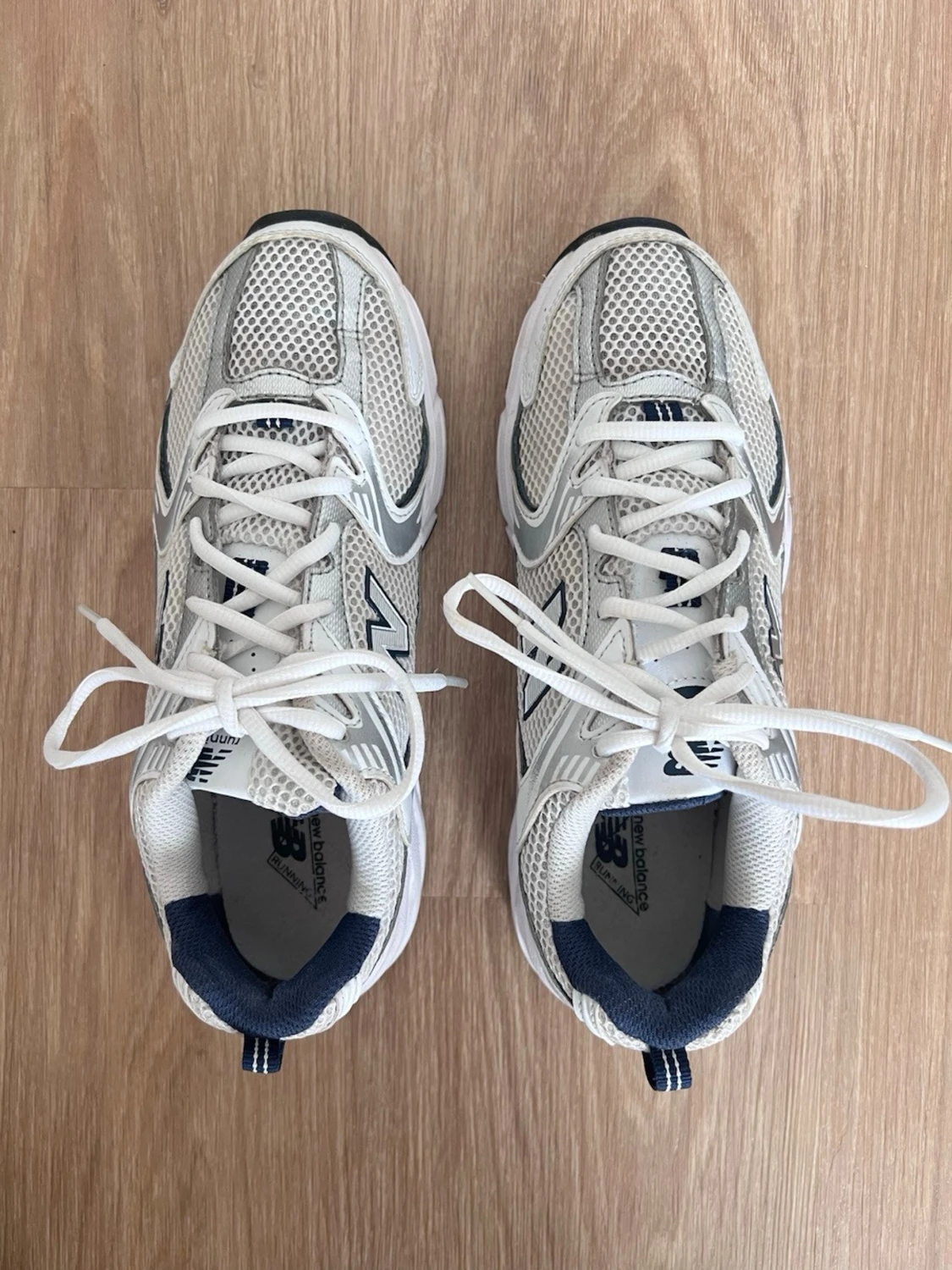 New Balance 530 y2k trendiga sneakers vit/marinblå – 39,5 - 3