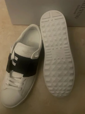 Valentino Garavani | Navy Blue  - Storlek 43 