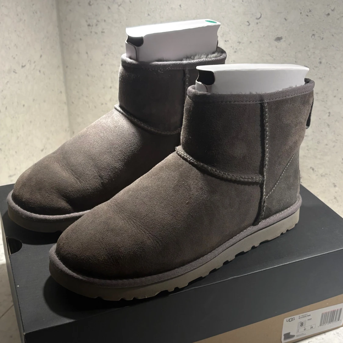 Grå UGG boots i mocka