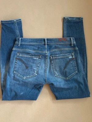 Dondup george jeans  - Dondup jeans i modellen George! | storlek 30 | sparsamt använda, super fint skick | hör av dig vid funderingar! | fraktar inom kort    J1
