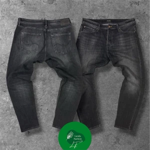 Jack & Jones jeans - Säljer dessa svarta jeansen från Jack & Jones | W34 L32 | modell: Tapered/Erik | skick: 9/10, inga defekter | Skriv vid frågor, pris kan diskuteras vid snabb affär 🤝