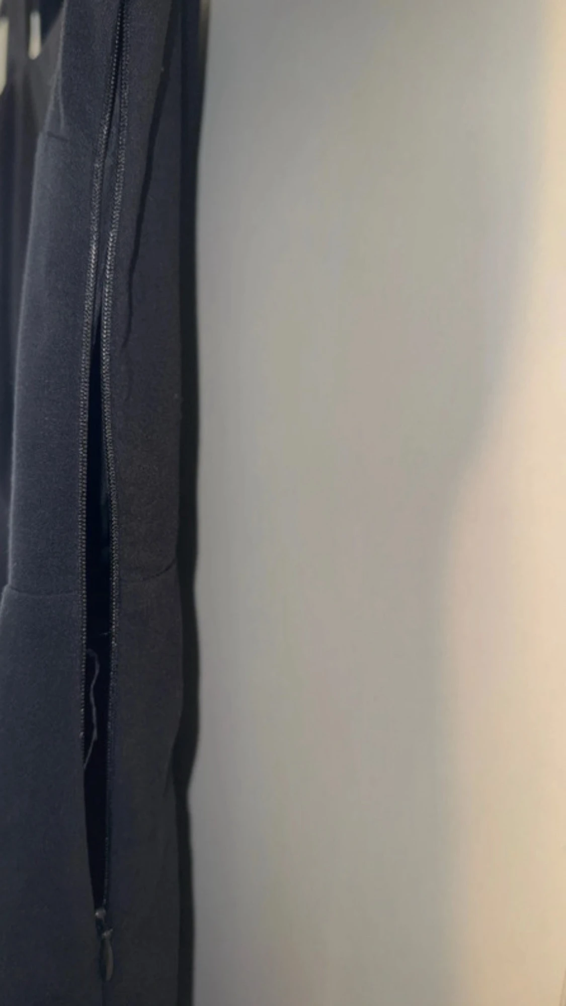 Svart klänning med rosettband - 5