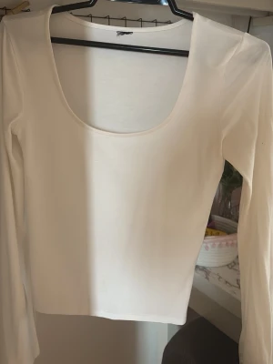 Gina tricot - soft touch  - Helt ny långärmad soft touch från Gina Tricot! Storlek S, säljer den för att den inte är min storlek 😊 inga fläckar, har varit använd 2 gånger.