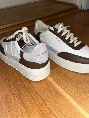 Axel Arigato skor herr  - Säljer mina helt nya arigatos som är för små på mig och köpta på outlet därför går inte att lämna tillbaka. 