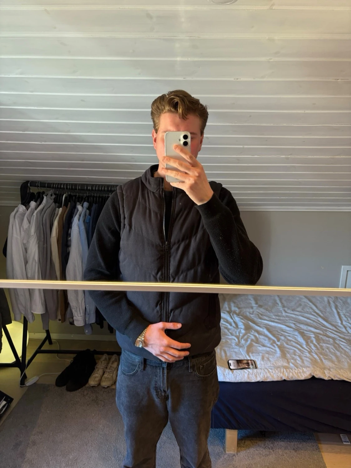 Svart dunväst med dragkedja