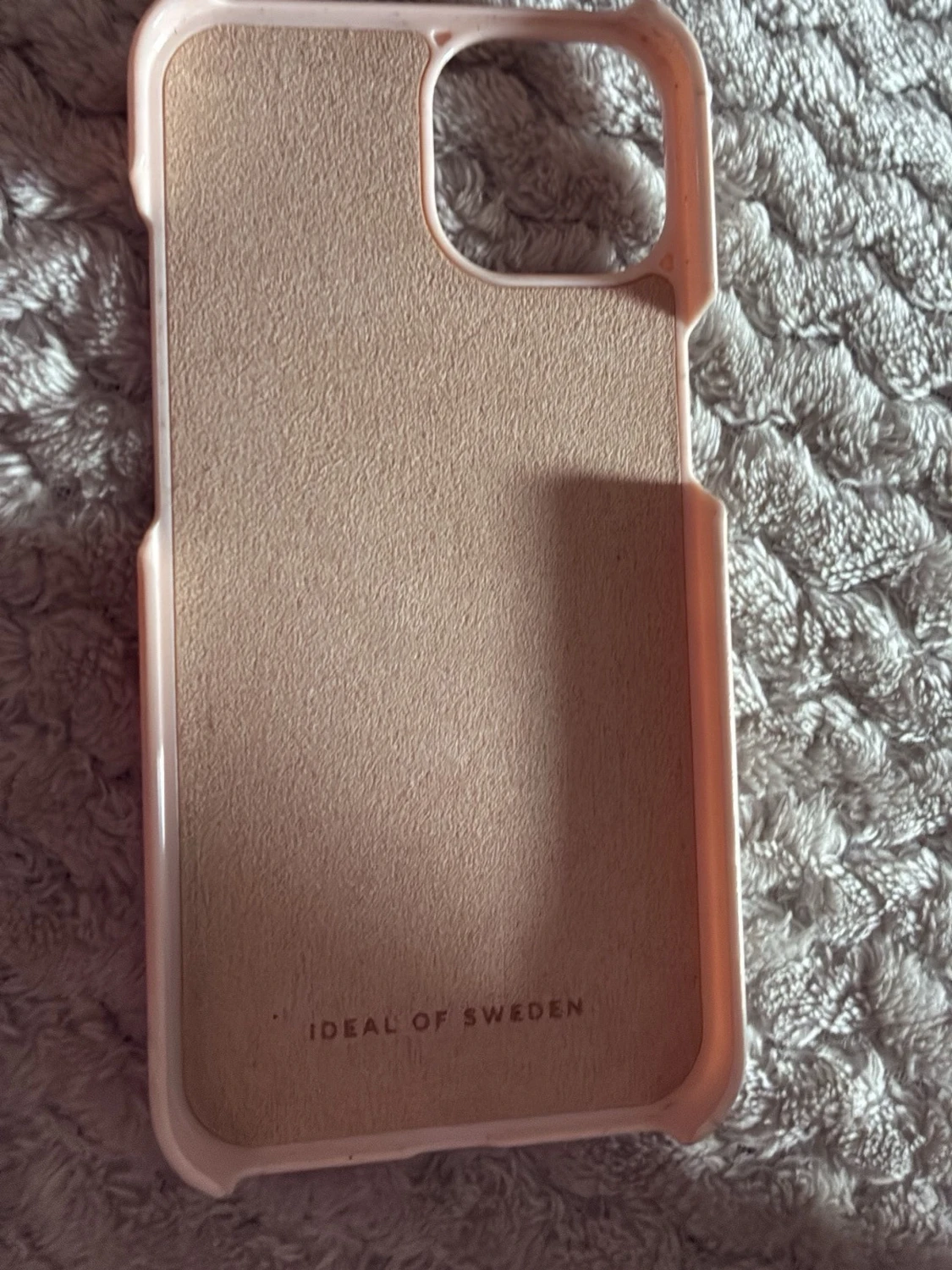 Ideal of Sweden  mobilskal i rosa funkar för 16E - 4
