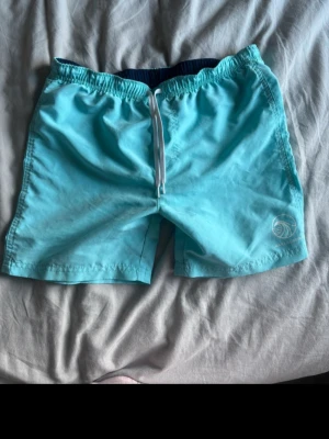 Badbyxor   - Till barn kanske still xs, finns ingen lapp