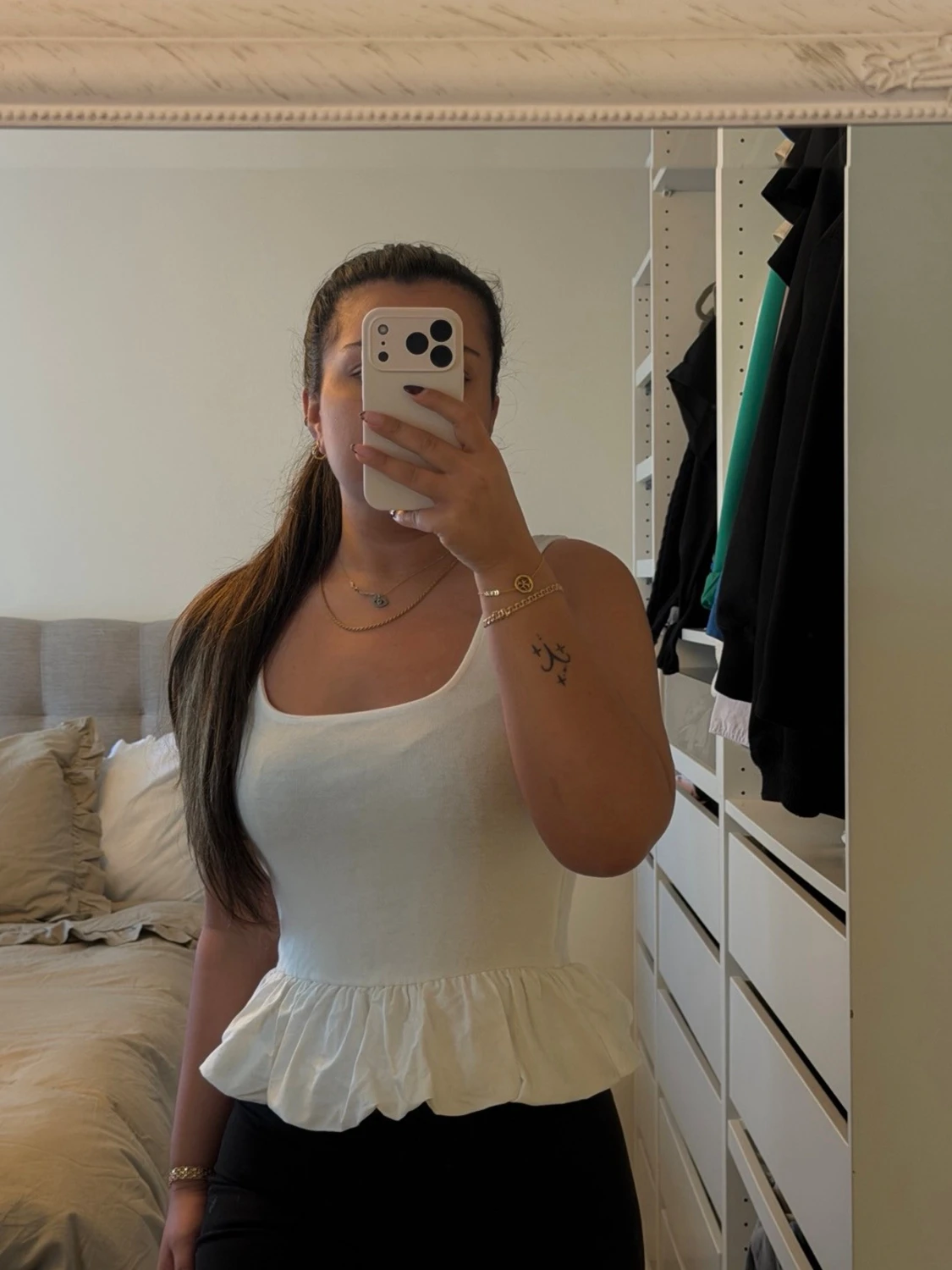 Vit volang topp med breda axelband - 1