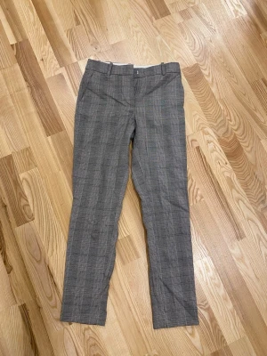 Kostym byxor - Lite noppriga på vissa ställen