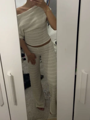 Crochet set nelly - Slutsåld set från nelly, både toppen och byxorna är i xxs och har setet oöppnat i paketet. Crochet pants + crochet top som inte längre säljs. 