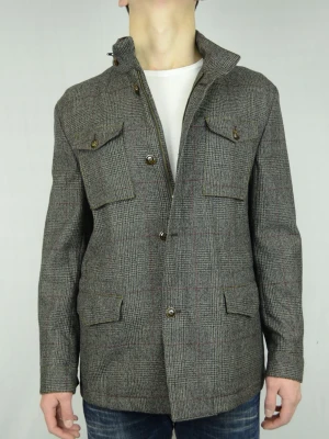 Massimo Dutti overshirt  - MASSIMO DUTTI JACKA Storlek : L Passform : Normal Användning : Jackan är i ett väldigt fint skick utan defekter Nypris : Cirka 1700SEK Modellen på bilden : 182CM och väger 77KG