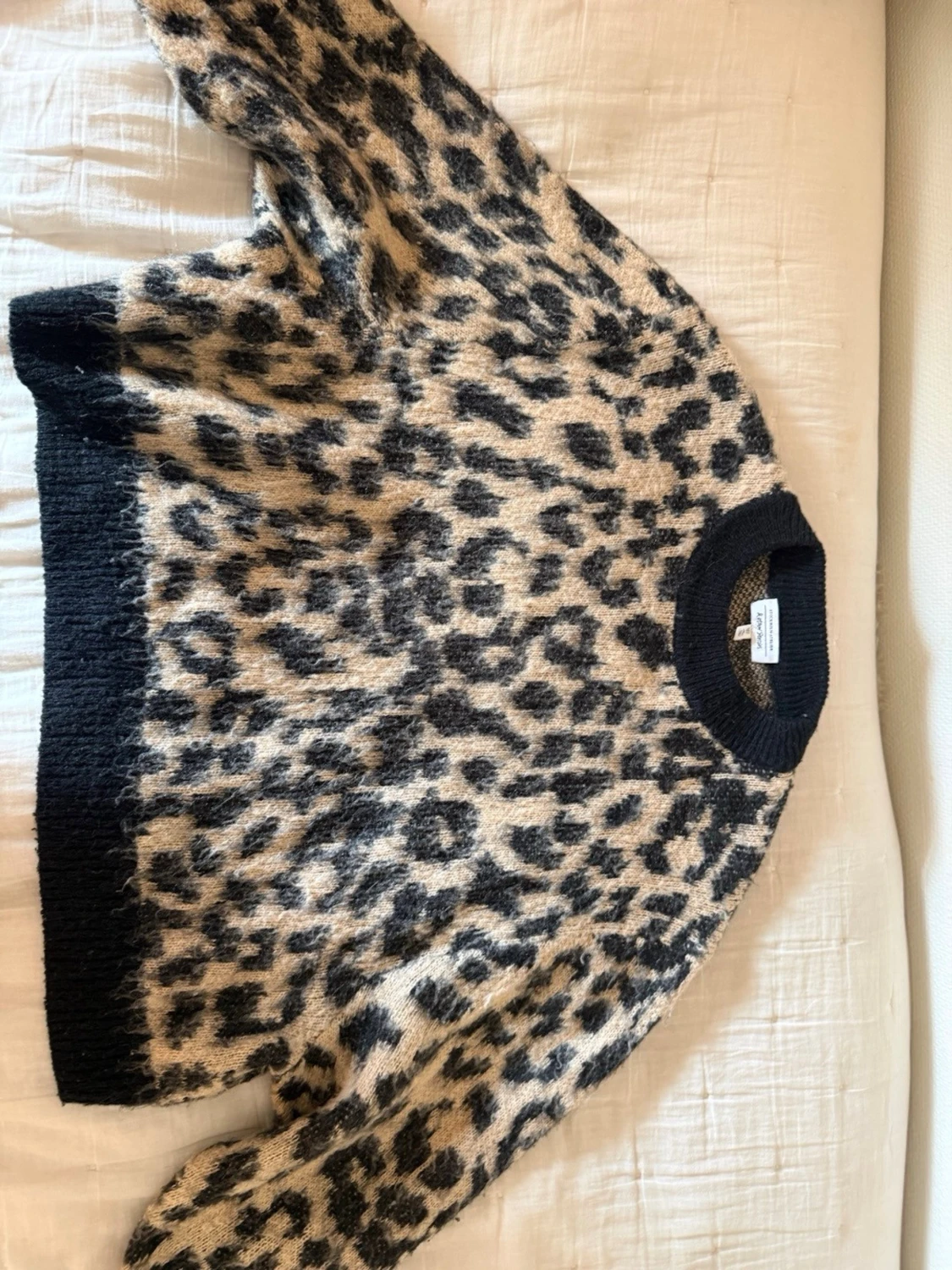 ❤️Leopardmönstrad stickad tröja från & other stories ❤️